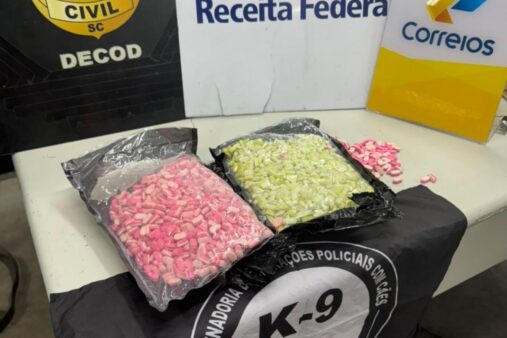 Polícia Civil apreende ecstasy e cocaína em nova fase da Operação Envio Seguro em SC