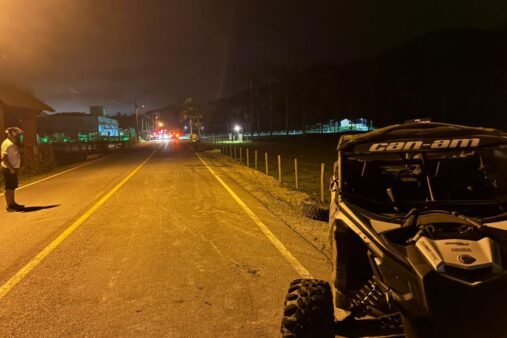 Jeep tipo gaiola atropela e mata duas pessoas na zona rural de Camboriú