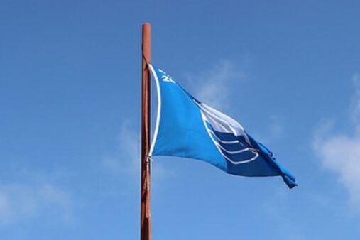 Balneário Camboriú hasteia Bandeira Azul em três praias nesta segunda