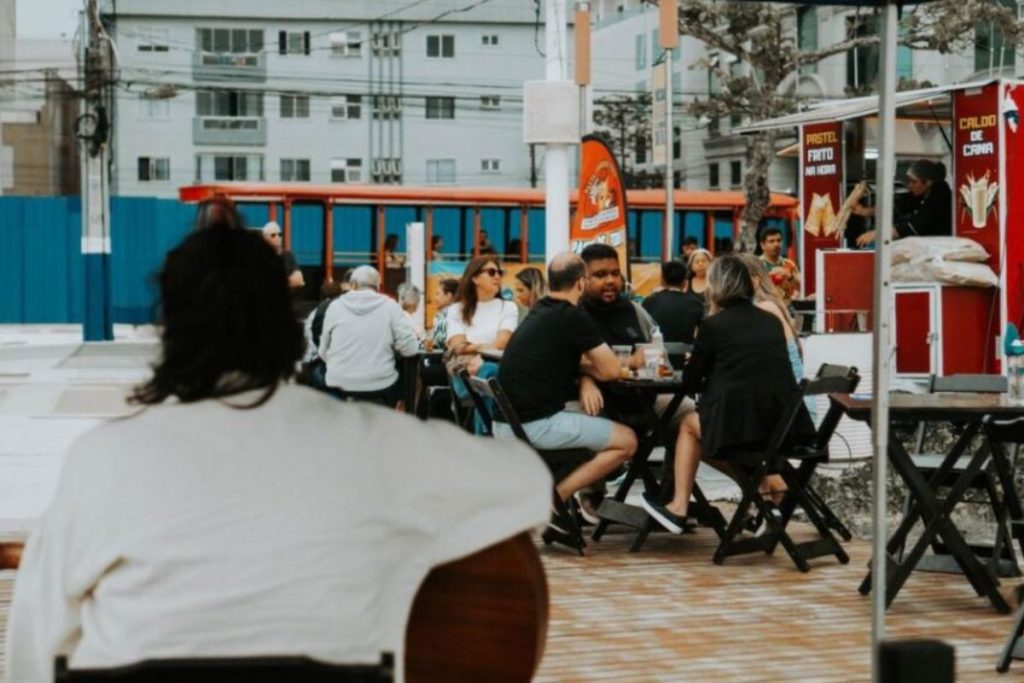Feiras livres de quarta em Balneário Camboriú passam a ter música ao vivo