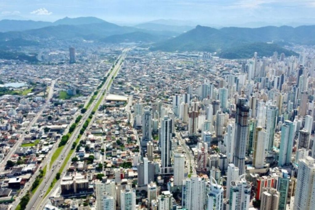 Quem tem direito à isenção do IPTU 2026 em Balneário Camboriú e como solicitar