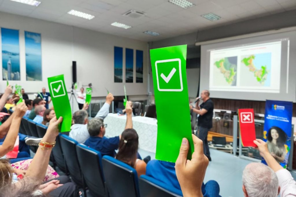 Câmara de Vereadores de Balneário Camboriú conferência microzoneamento.