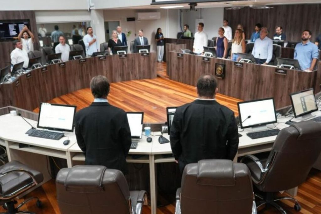 Câmara de BC aprova cursinhos populares e mudanças urbanísticas na 1ª sessão