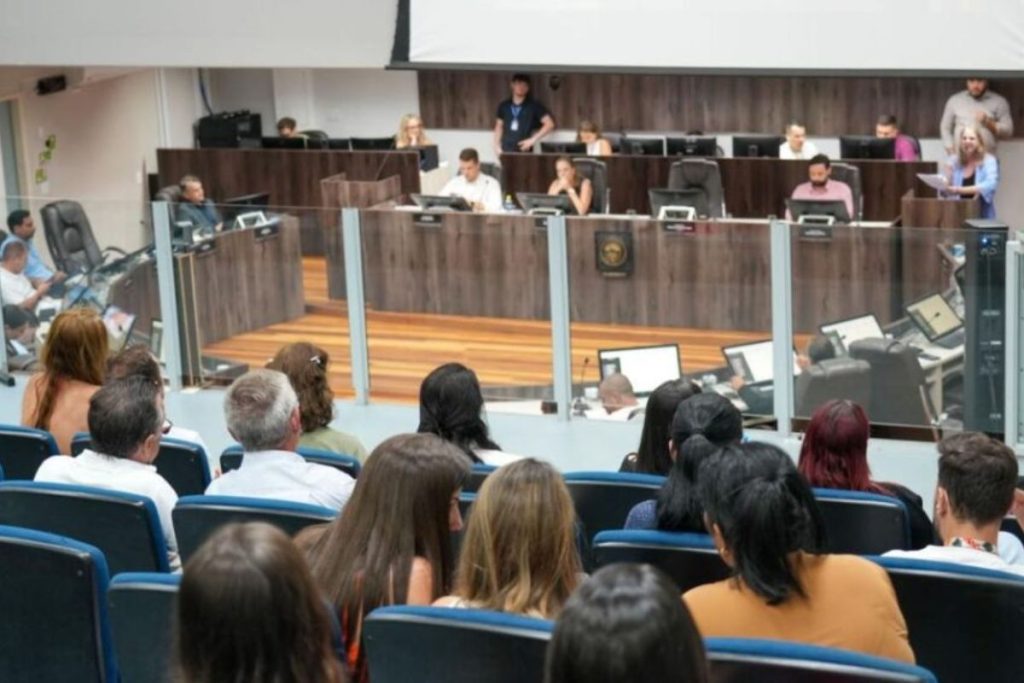 Câmara aprova reajuste de 6,40% para magistério em Balneário Camboriú