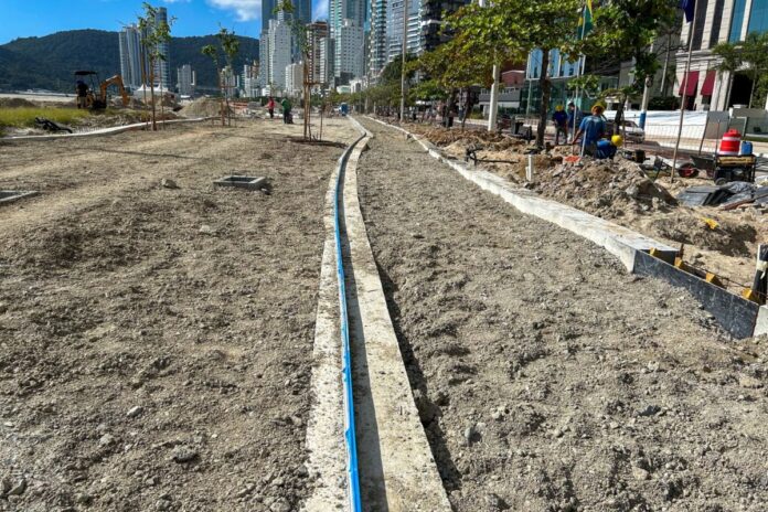 Balneário Camboriú instala calhas ocultas na nova orla da Praia Central
