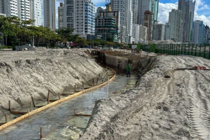 Reurbanização da orla avança em quatro trechos de Balneário Camboriú