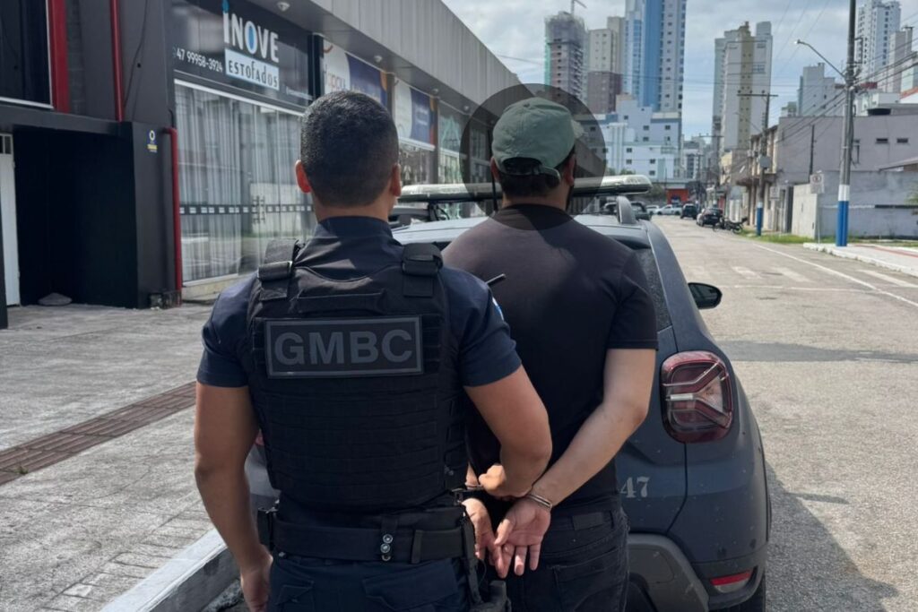 Homem é detido por furto em supermercado de Balneário Camboriú