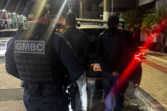 Suspeito investigado por série de furtos em condomínios é preso em flagrante em Balneário Camboriú