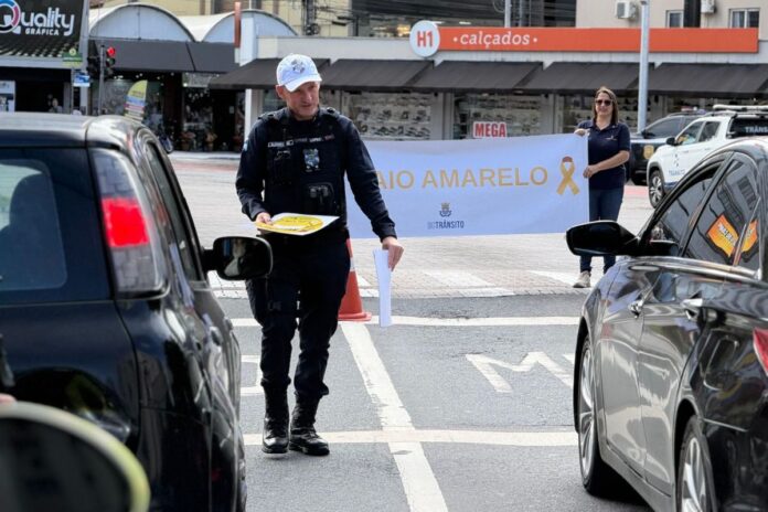 Maio Amarelo começa com blitz educativa em Balneário Camboriú