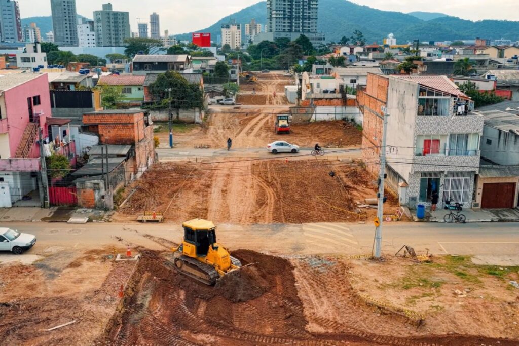 Avenida Prefeito Meirinho entra em nova fase de obras em BC