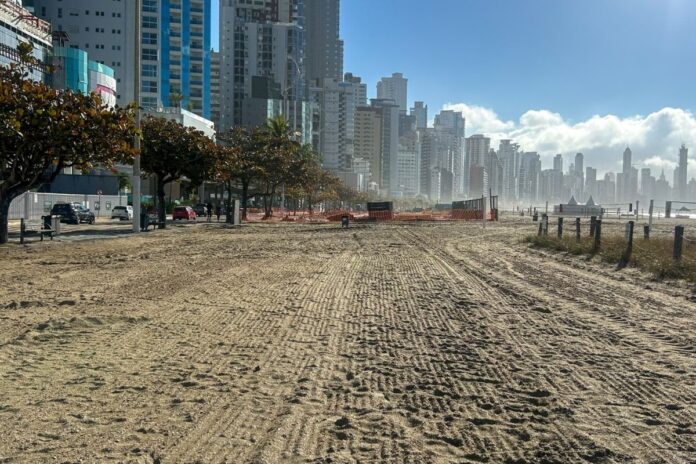 Obras avançam para novo trecho da reurbanização da Praia Central em Balneário Camboriú