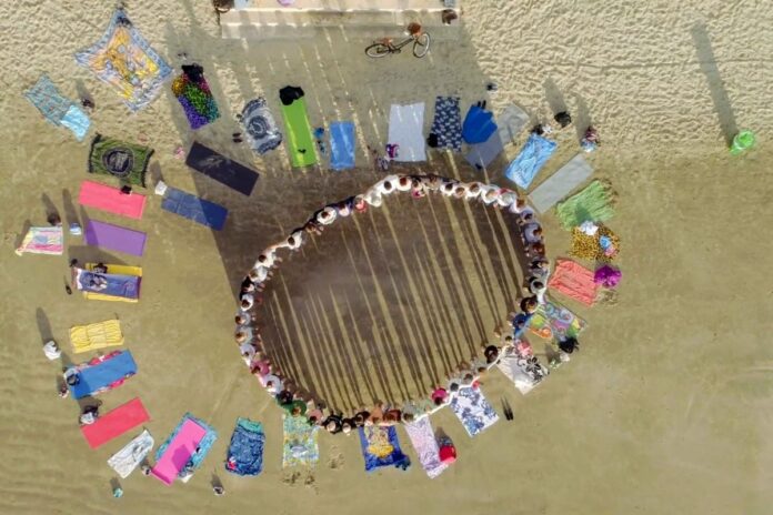 Praia Central celebra Dia Internacional do Yoga no domingo