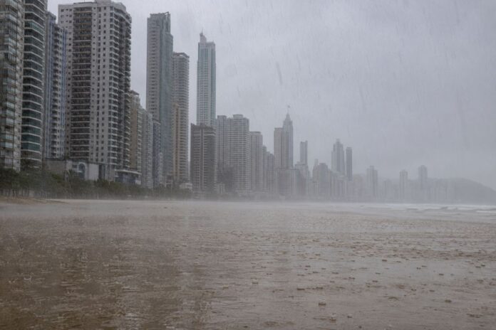 Defesa Civil alerta para temporais nesta quarta em Balneário Camboriú