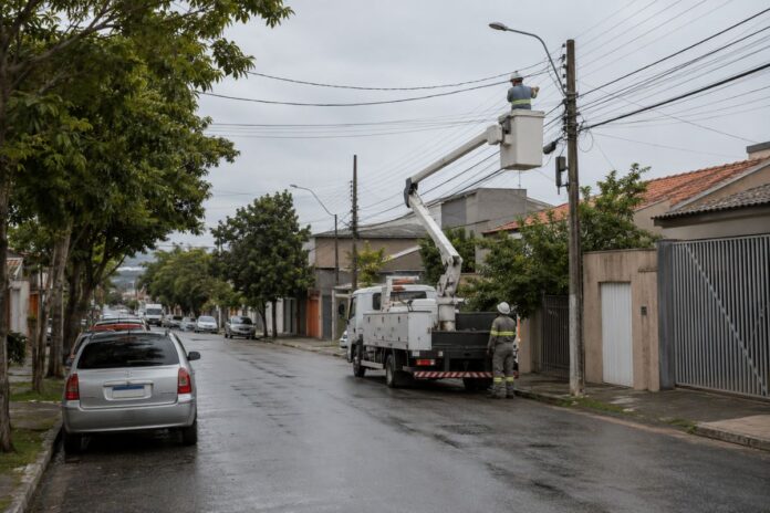 Mais de 36 mil imóveis ficam sem luz após temporal em Balneário Camboriú