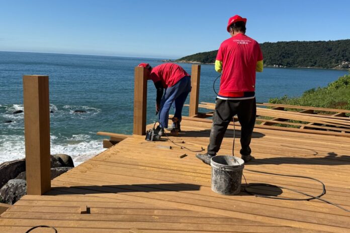 Deck na Praia de Taquarinhas, em Balneário Camboriú, deve ficar pronto em setembro
