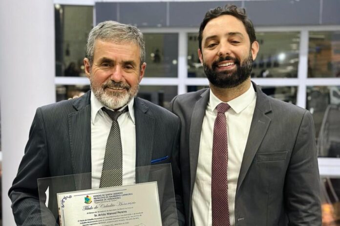 Eduardo Zanatta se licencia da Câmara de BC para disputar vaga de deputado federal