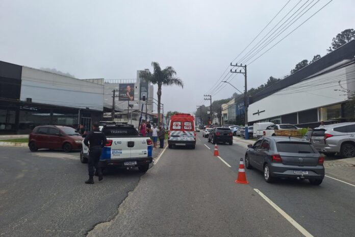Acidente entre carro e moto na Avenida do Estado em BC