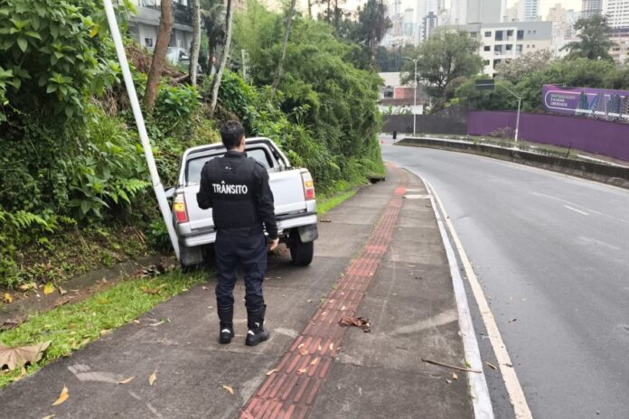 Agentes atendem sinistro sem vítimas na Av. Panorâmica BC