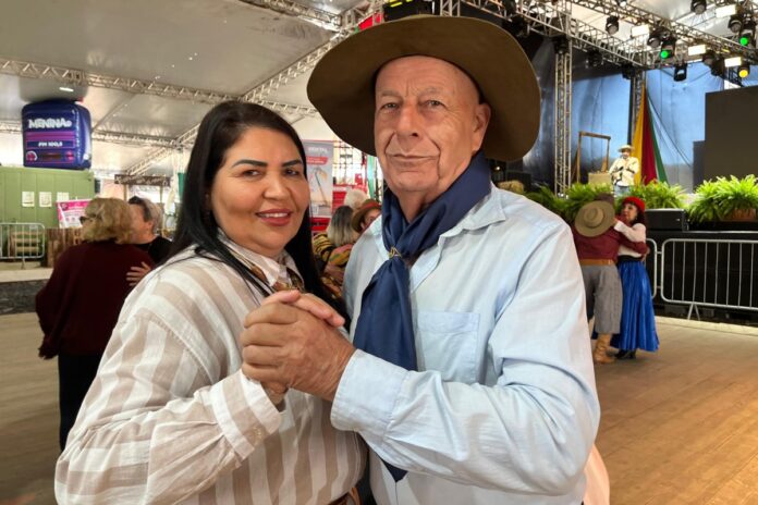 Mateada 60+ reúne idosos na Festa Farroupilha em Balneário Camboriú