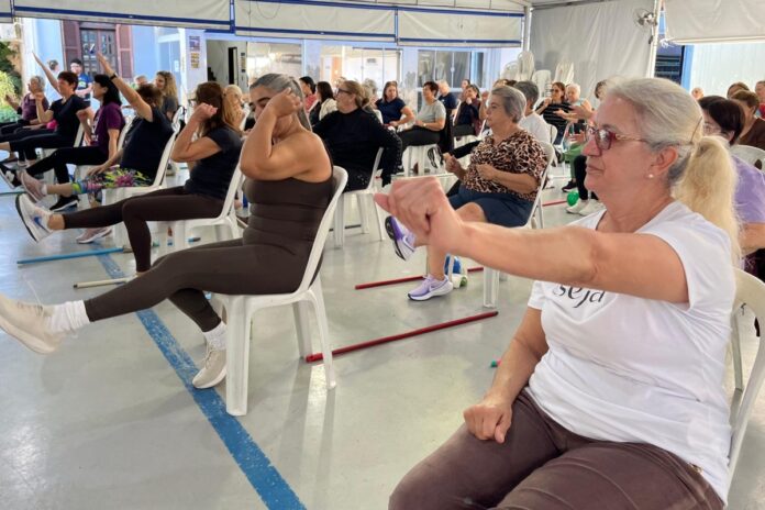 Semana do Idoso reúne mais de 50 pessoas em sessão de terapias de movimento