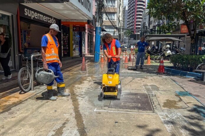 BC inicia manutenção no Calçadão da Avenida Central