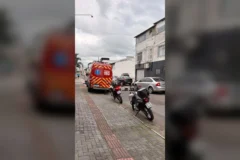 Carro colide com bicicleta na 3ª Avenida em BC com ferido