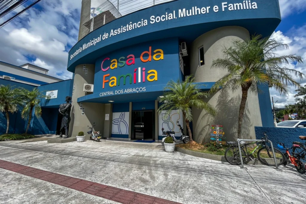 Casa da Família em BC recebe teatro e palhaçaria quarta