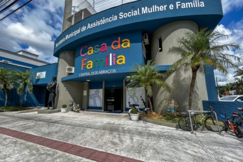 Casa da Família em BC recebe teatro e palhaçaria quarta