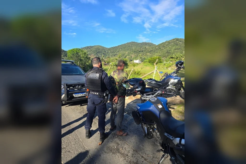 Dois foragidos por furto são presos em BC durante operação