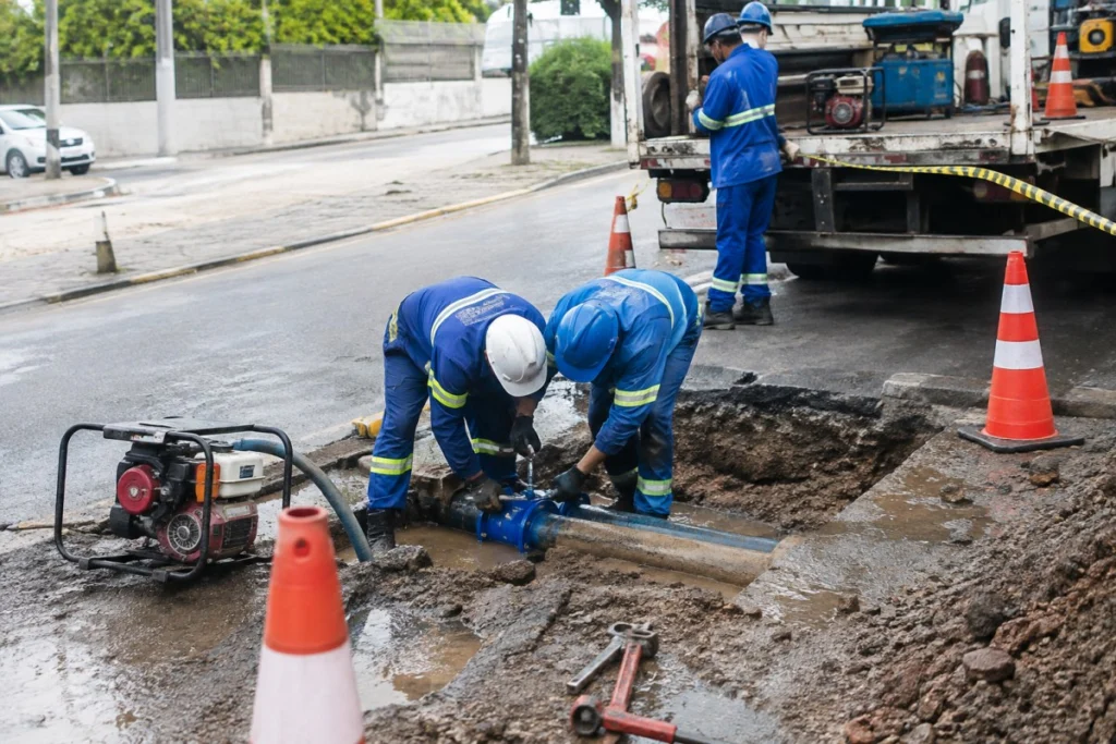 Emasa conserta rompimentos que afetam abastecimento em BC