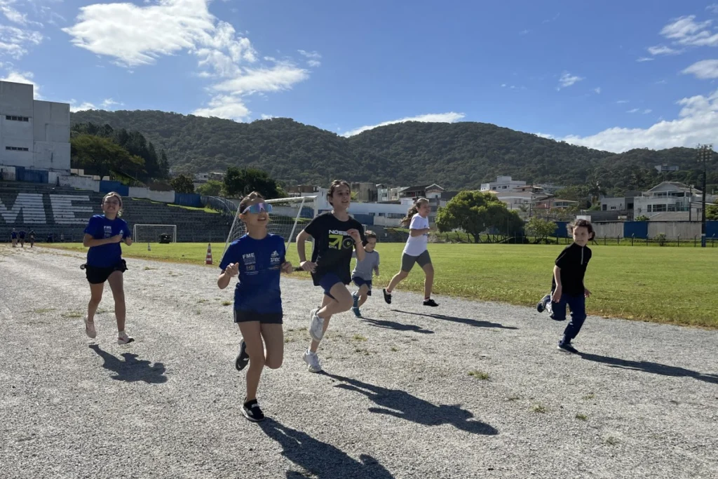 Escolinha de atletismo de BC forma atletas para competições