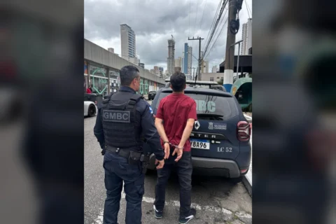 Homem é preso em BC por descumprir medida protetiva