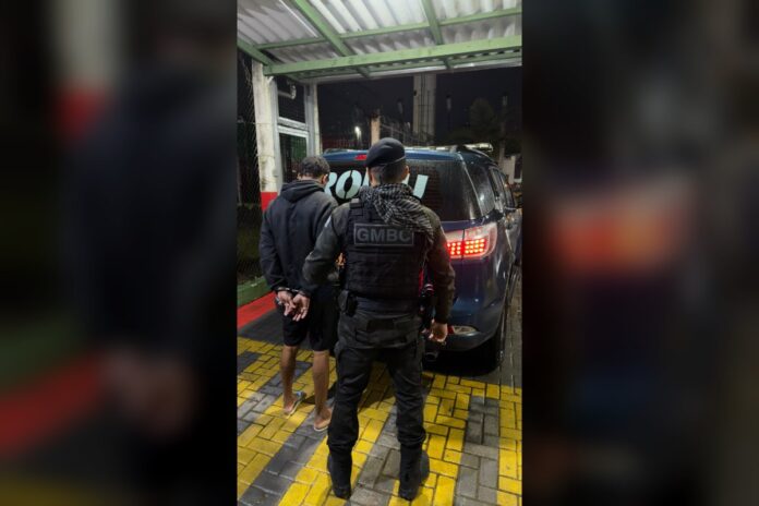 Homem procurado por extorsão é preso na rodoviária de BC