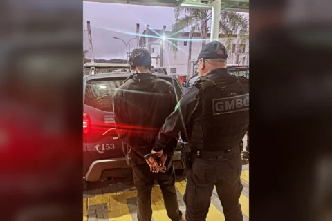 Homem procurado por violência doméstica é preso em BC