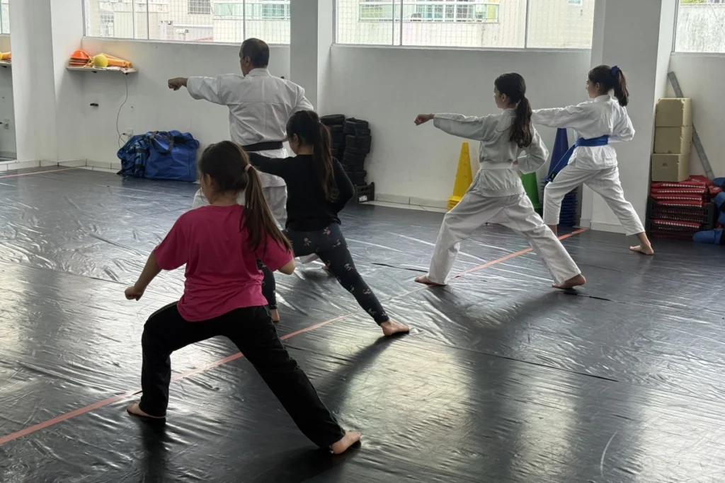 Karate de BC promove disciplina e autoconfiança em crianças