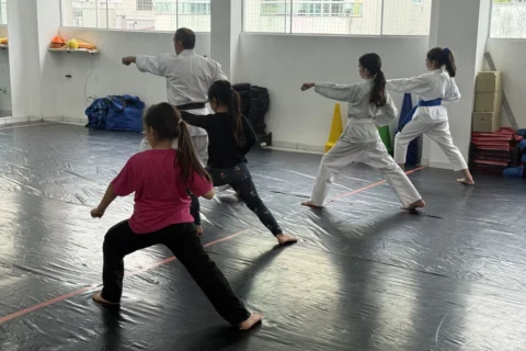 Karate de BC promove disciplina e autoconfiança em crianças