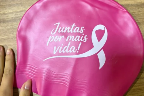 Natação em BC faz ação do Outubro Rosa com palestra e prova