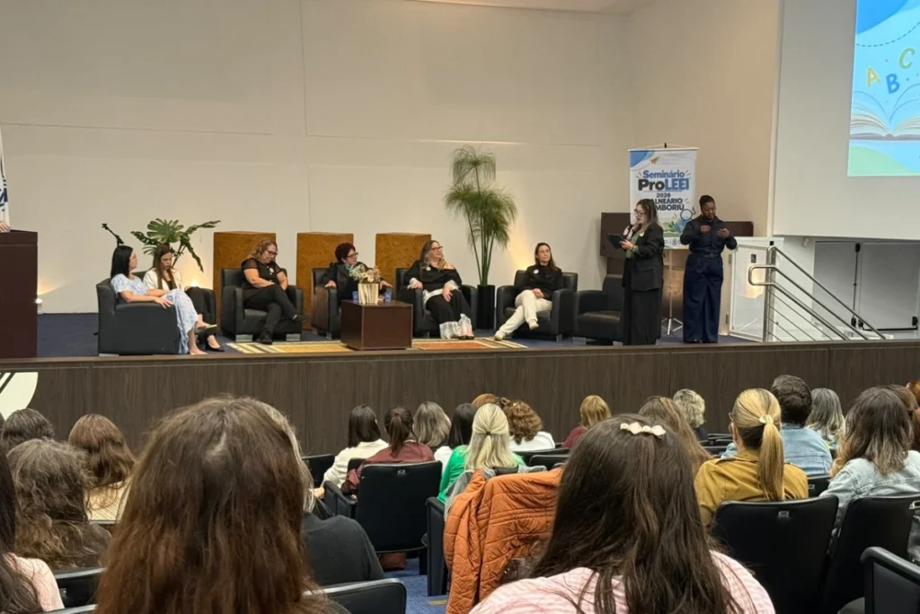 Seminário Pro-LEEI reúne professores da rede municipal