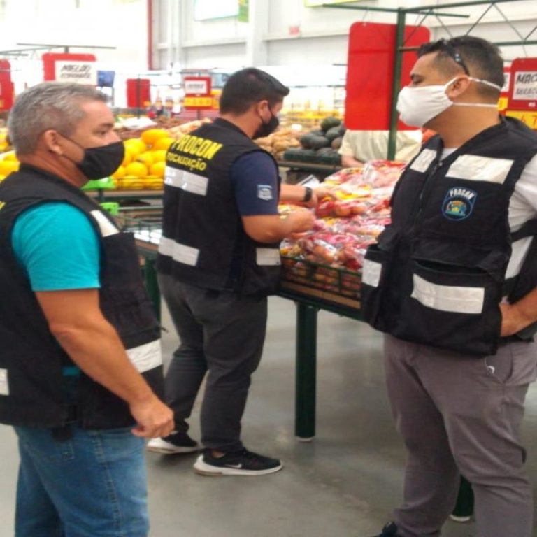 Procon apreende quase 100kg de alimentos em supermercado atacadista