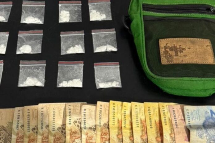 Homem É Preso Em Flagrante Por Entrega De Cocaína Em Balneário Camboriú