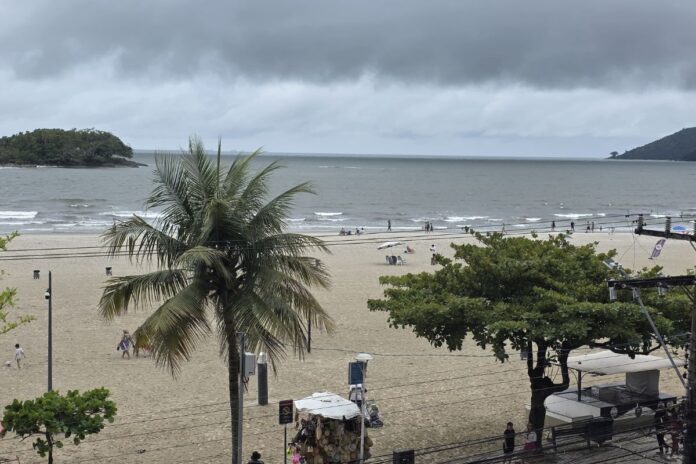 Praia Central de Balneário Camboriú tem 100% dos pontos próprios para banho, segundo o IMA