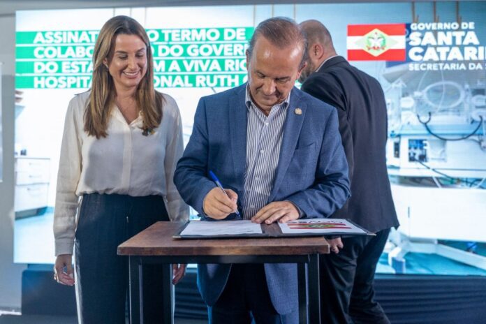 Balneário Camboriú formaliza transferência do Hospital Ruth Cardoso para o Governo de SC