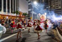 Desfile de Natal retorna à Avenida Atlântica nesta quarta-feira em Balneário Camboriú