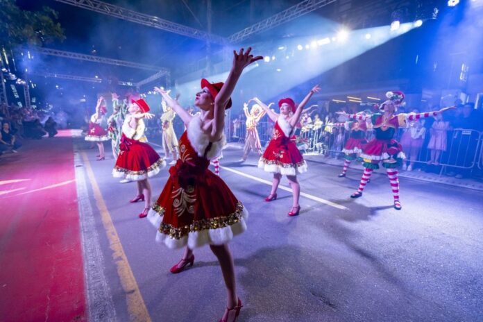 Balneário Camboriú realiza parada natalina no Bairro da Barra no domingo