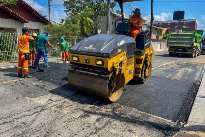 Balneário Camboriú instala novas lombadas e faixas elevadas