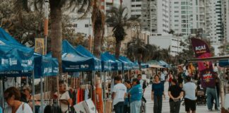 Feira da Orla é prorrogada e segue até o fim da temporada de verão em BC