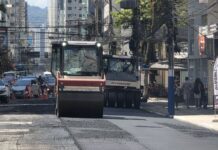 Trecho da Avenida Brasil é recapeado após obras de esgoto em BC