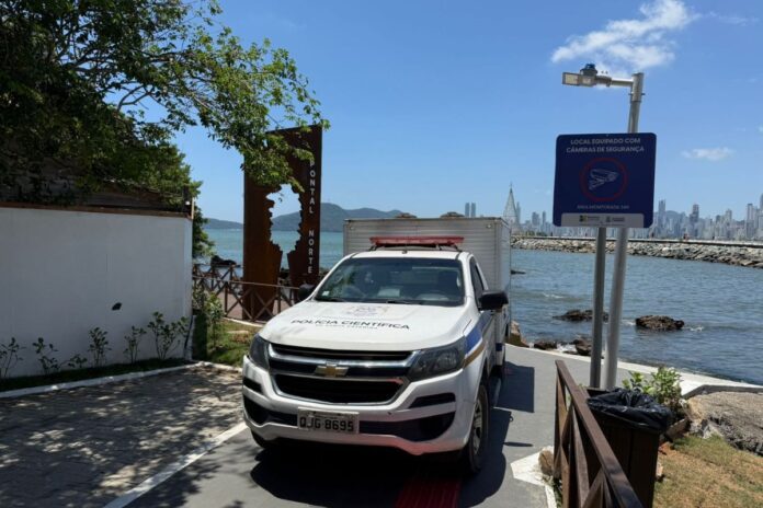 Homem é encontrado morto sob deck do Pontal Norte em Balneário Camboriú
