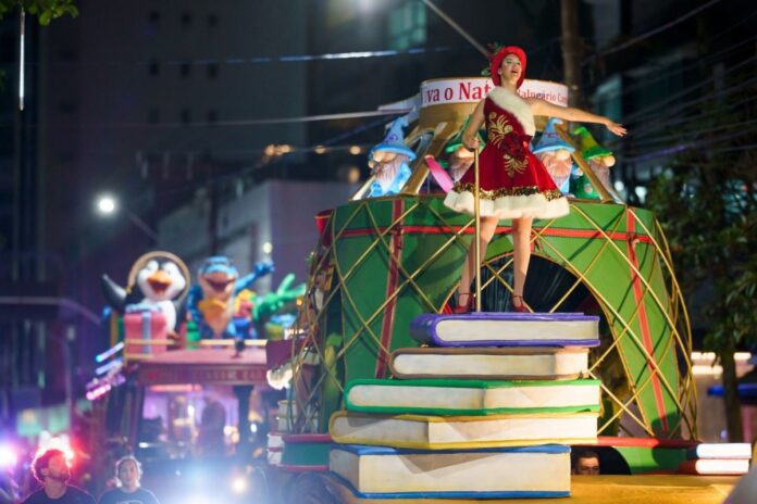 Penúltimo desfile de Natal em BC ocorre neste sábado pela Avenida Atlântica
