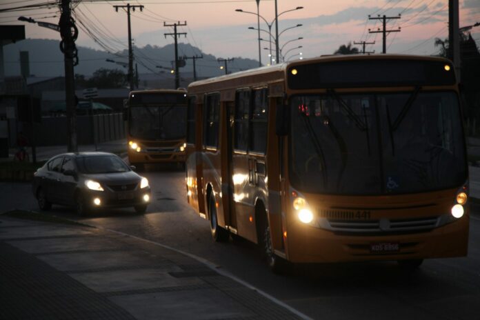 Lei permite paradas noturnas fora de pontos de ônibus para mulheres, pessoas com deficiência e idosos_107201-Fotógrafo(a) _ Marcos Porto